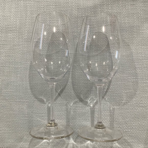 2 x Riedel White Wine Glasses with polishing cloth - Picture 1 of 6